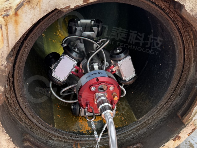 “蜘蛛侠”多维检测机器人海油管路检测现场